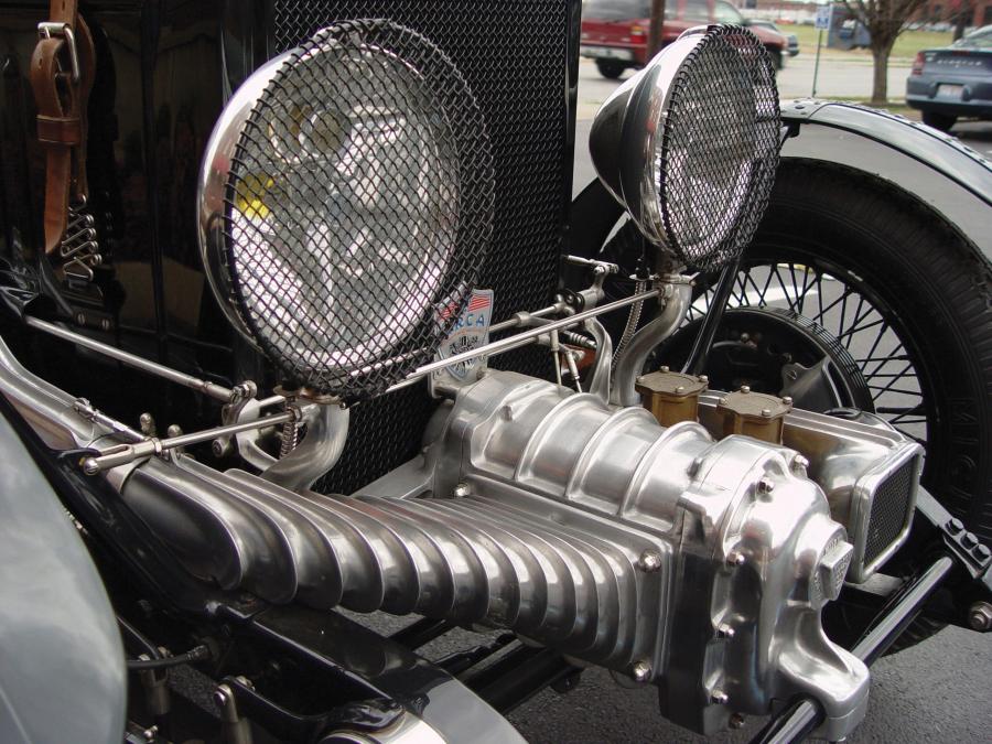 Детали экстерьера Hudson Super Six Supercharged Sports Tourer 1927 года  (фото 2 из 4)